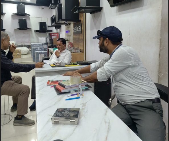 Product consultation at Rajendra Electronics Ratlam - shopkeeper helping customer